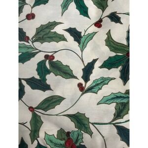 Vtg Christmas Holly Berry Tablecloth  120x 80 Oval Cream Grn Red Holiday Decor